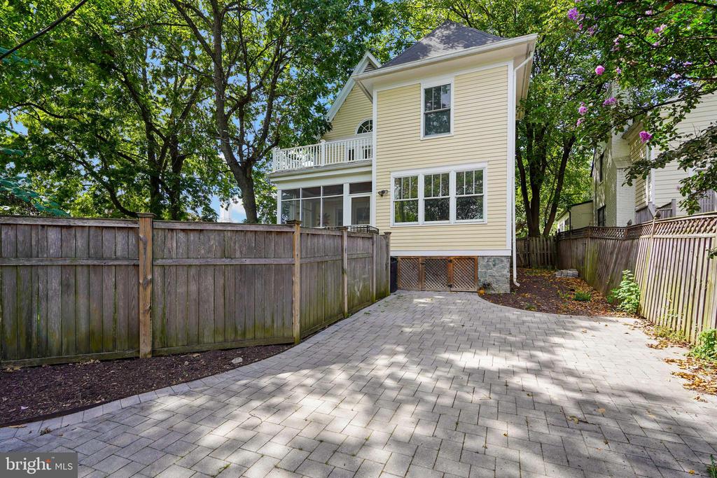1503 RUSSELL ROAD