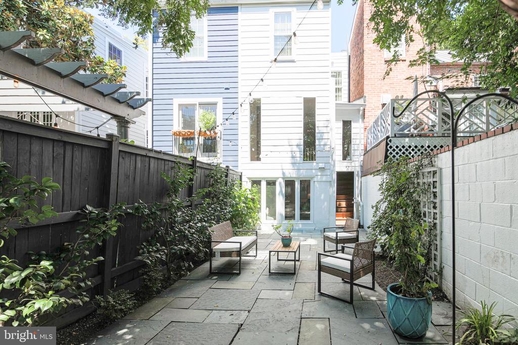 1116 PRINCE STREET