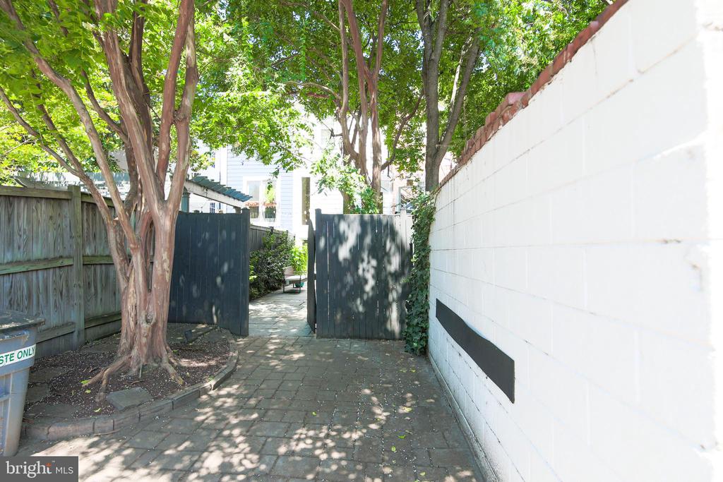 1116 PRINCE STREET