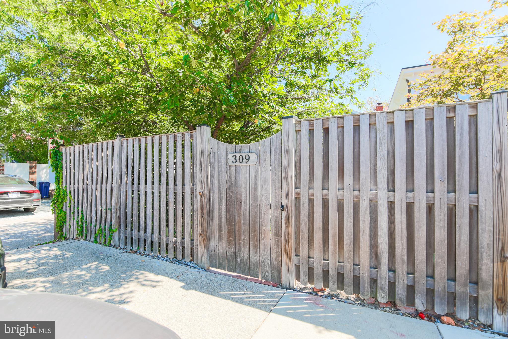 309 S COLUMBUS STREET