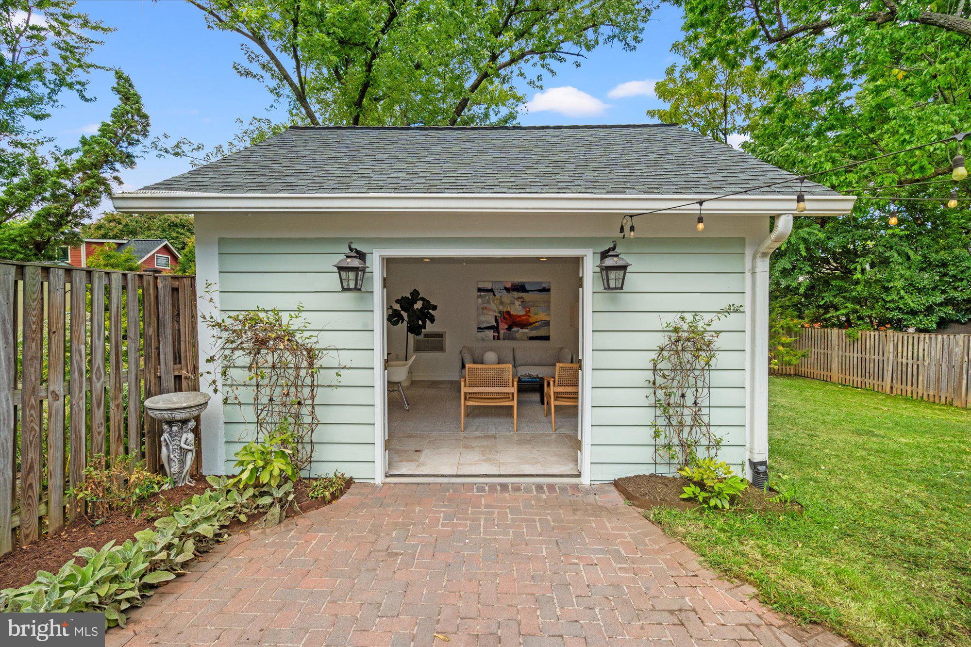107 W LURAY AVENUE