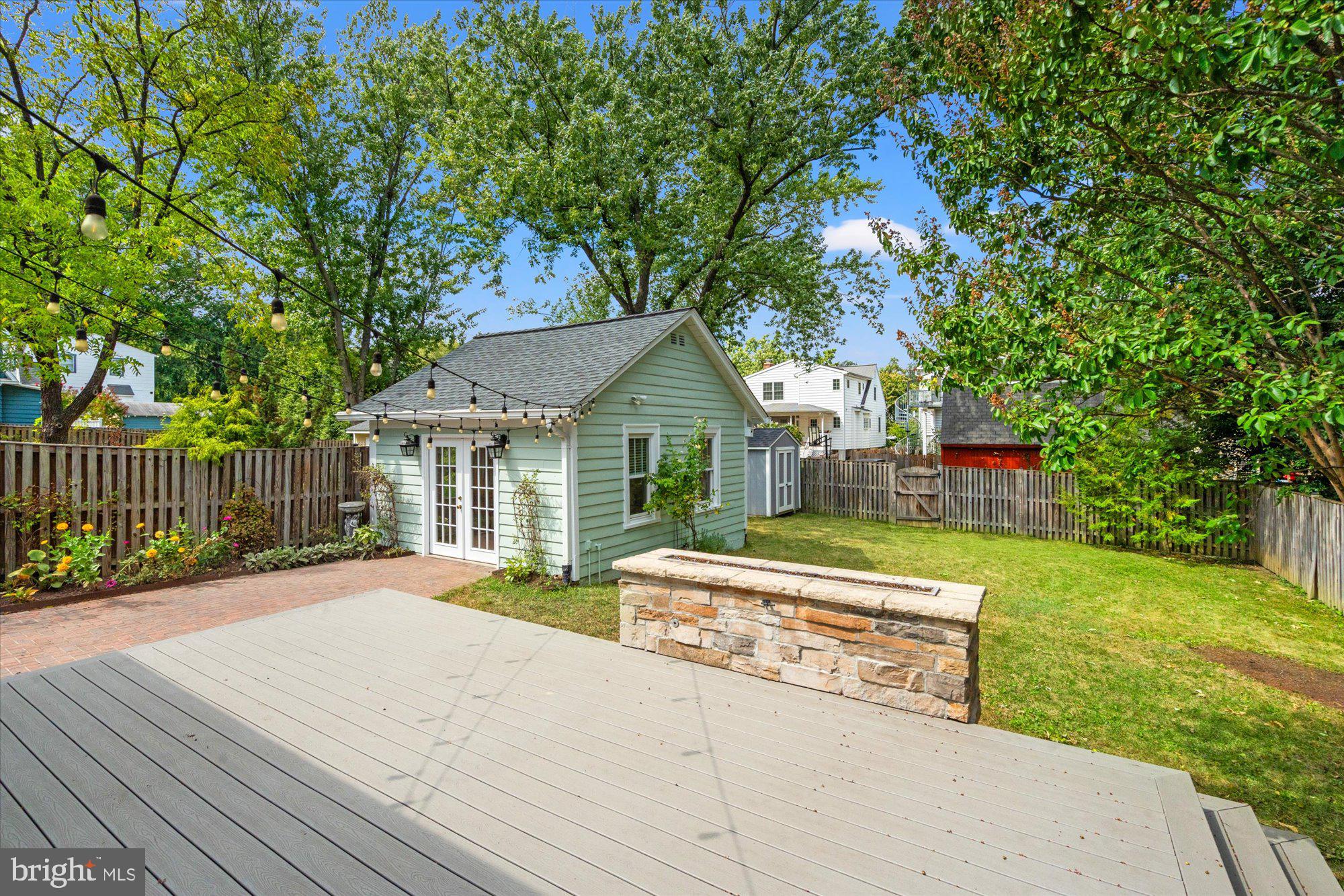 107 W LURAY AVENUE