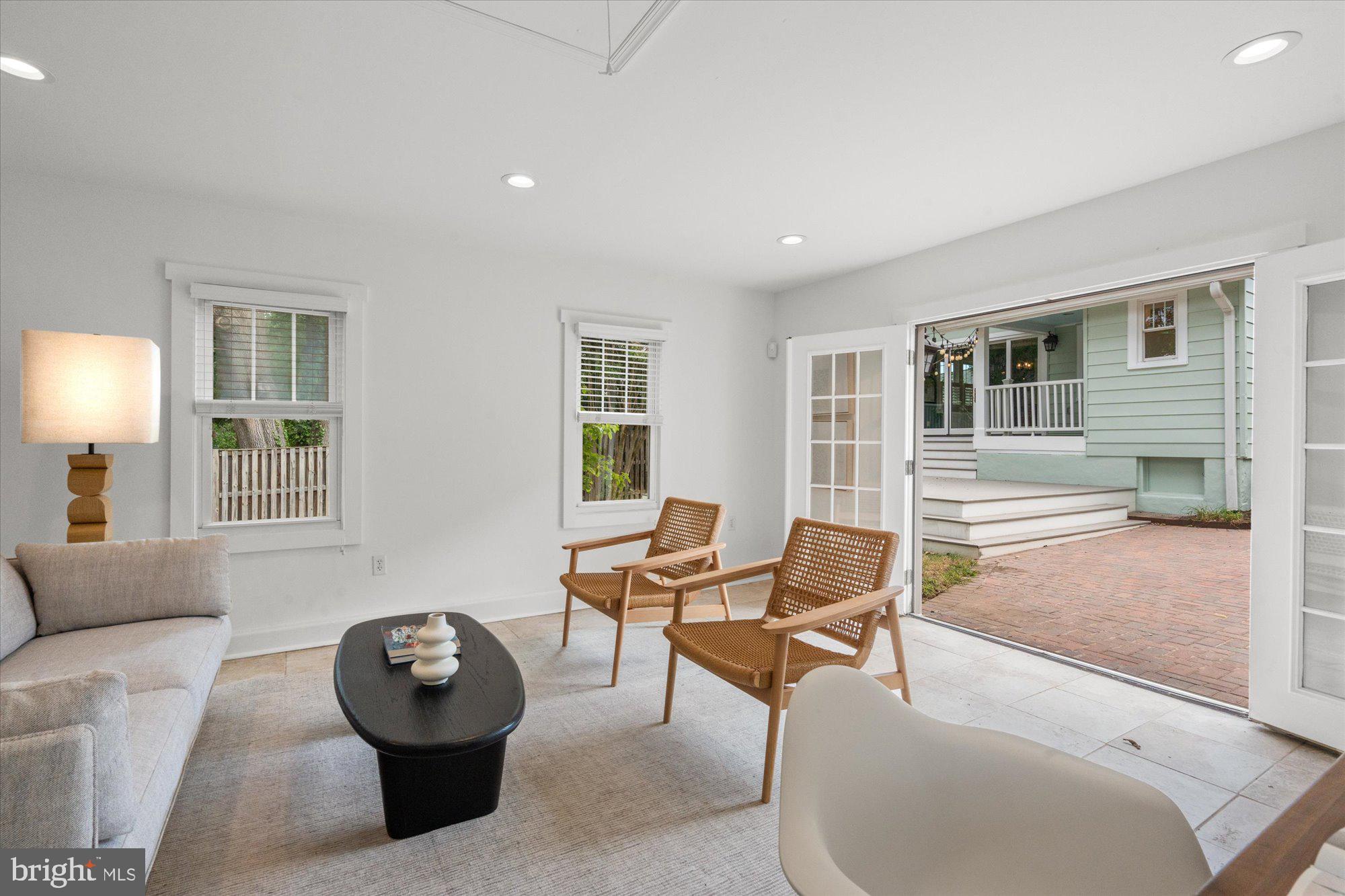 107 W LURAY AVENUE