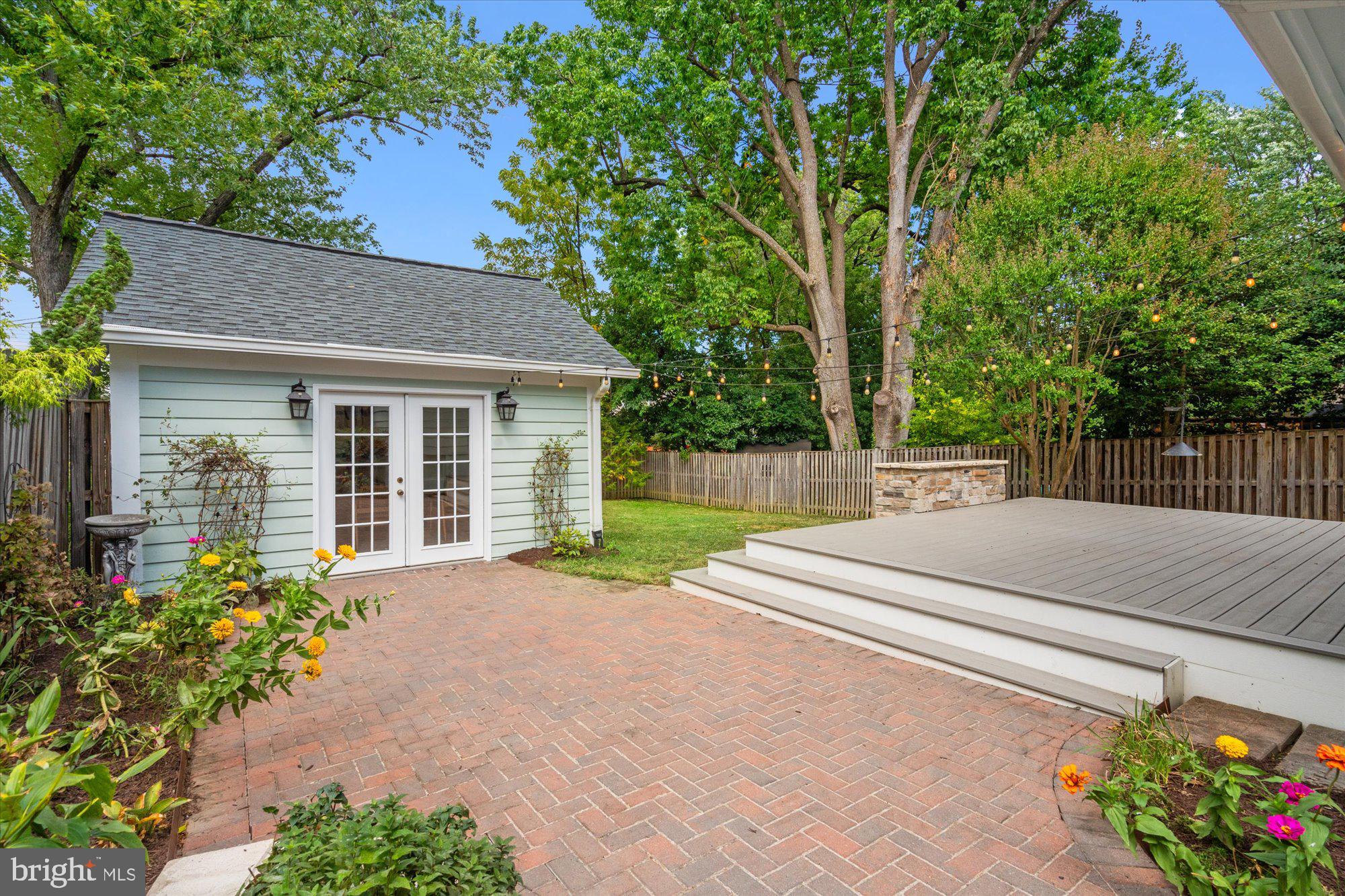 107 W LURAY AVENUE