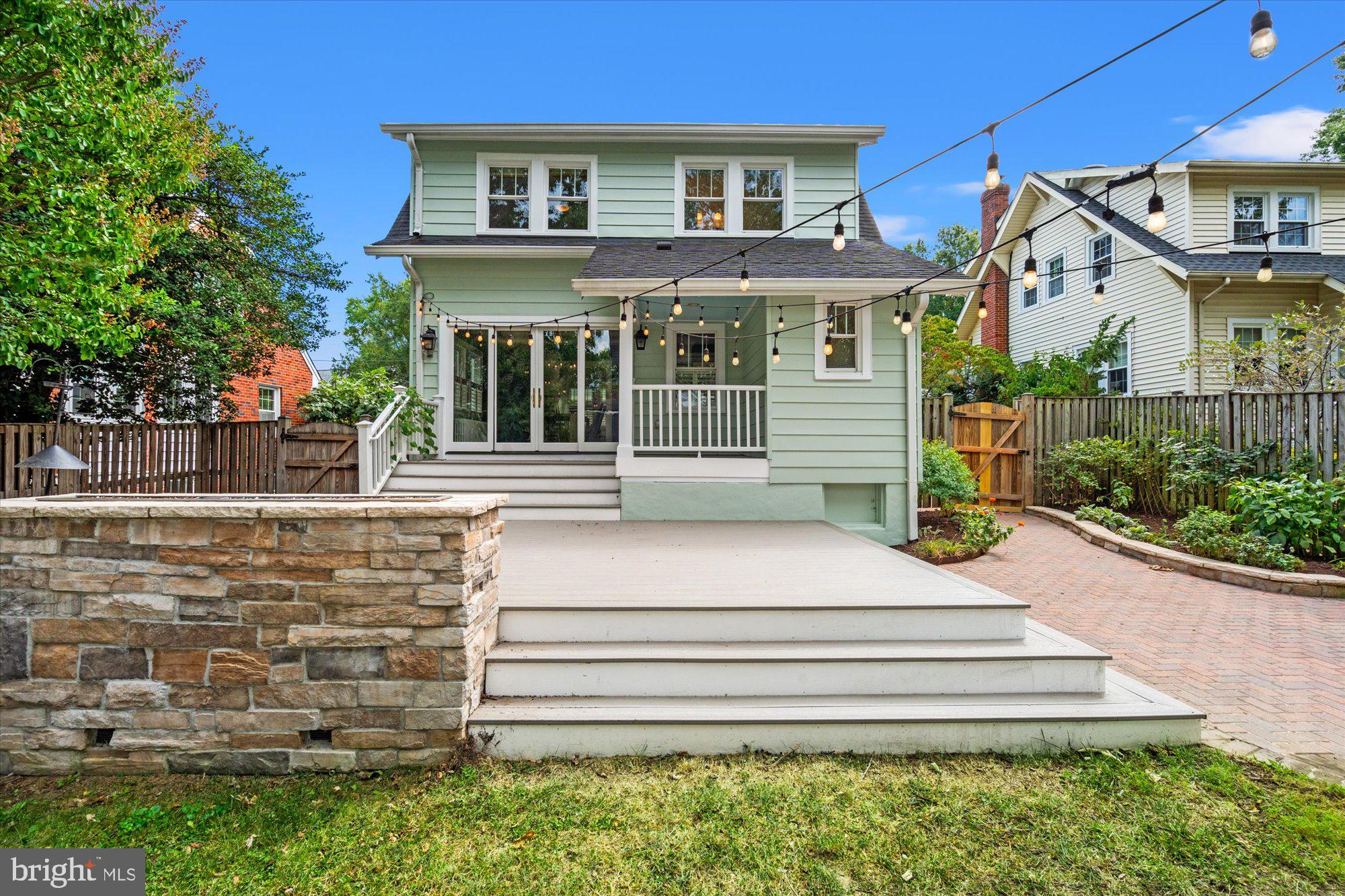 107 W LURAY AVENUE