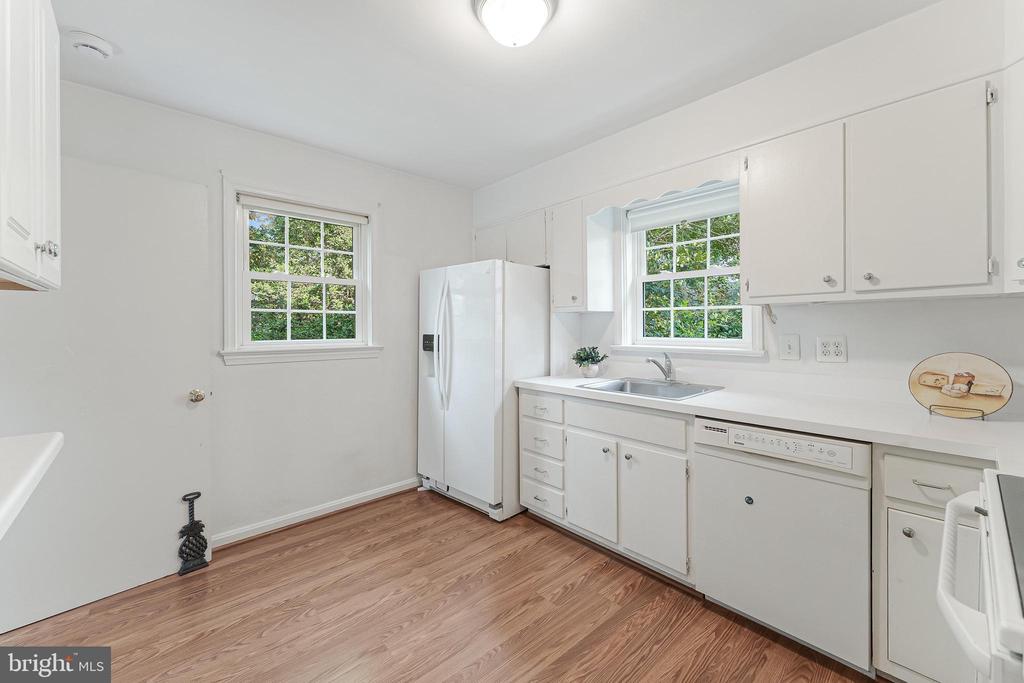 2807 RIDGE ROAD DRIVE