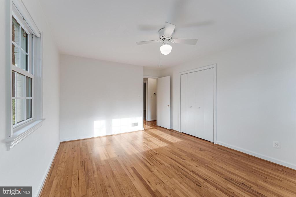 2807 RIDGE ROAD DRIVE