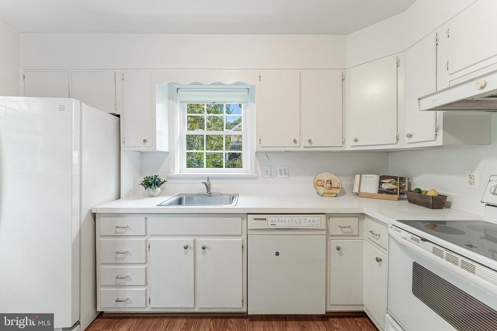2807 RIDGE ROAD DRIVE