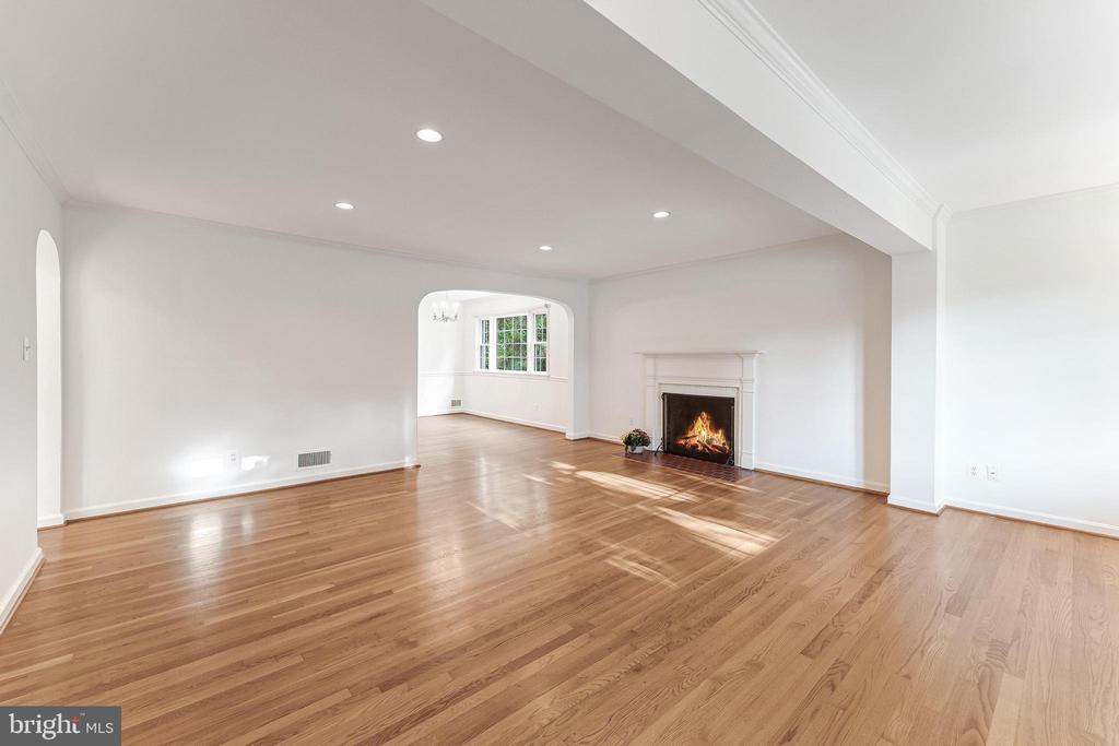 2807 RIDGE ROAD DRIVE