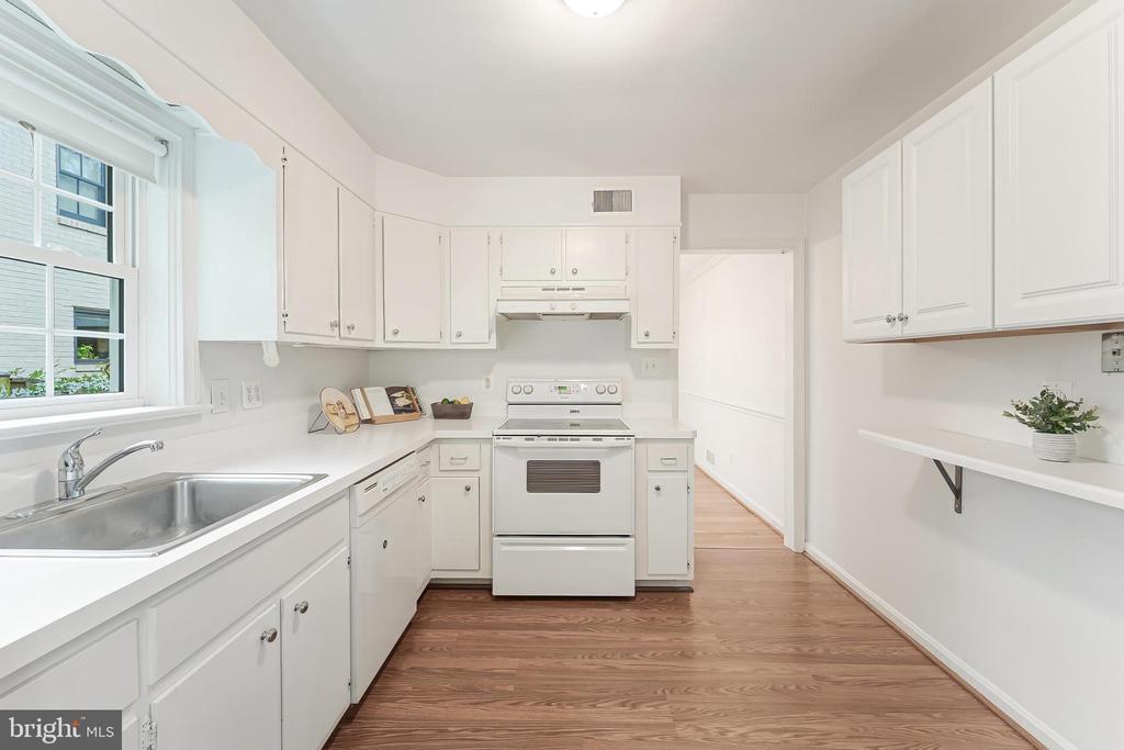 2807 RIDGE ROAD DRIVE
