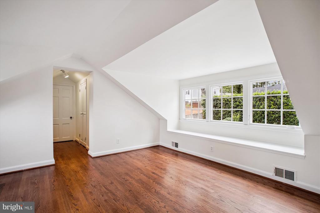 2907 DARTMOUTH ROAD