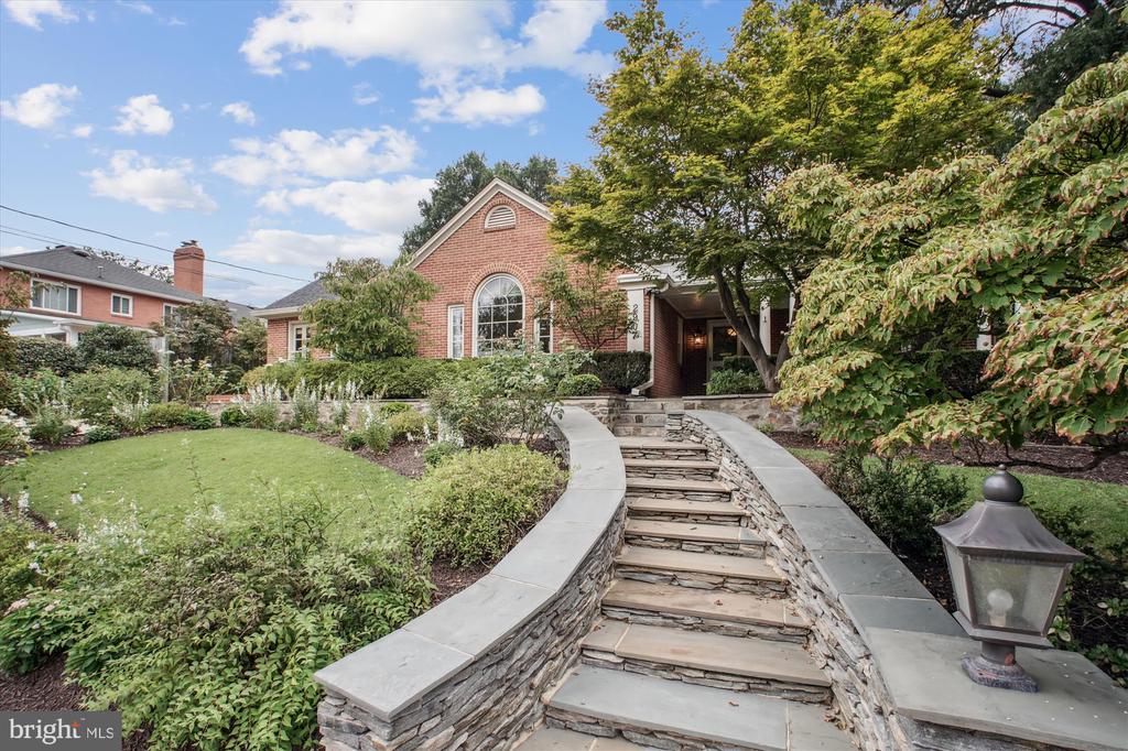 2907 DARTMOUTH ROAD