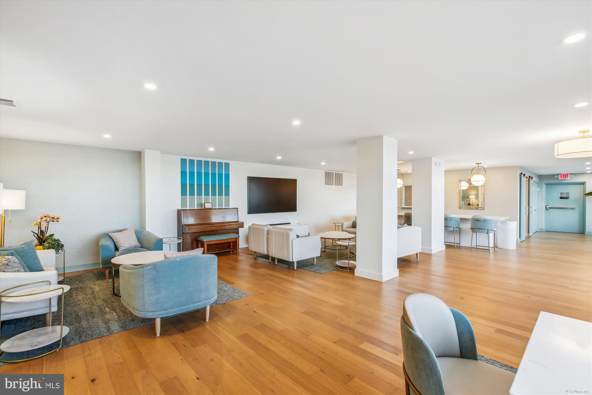 501 SLATERS LANE 212