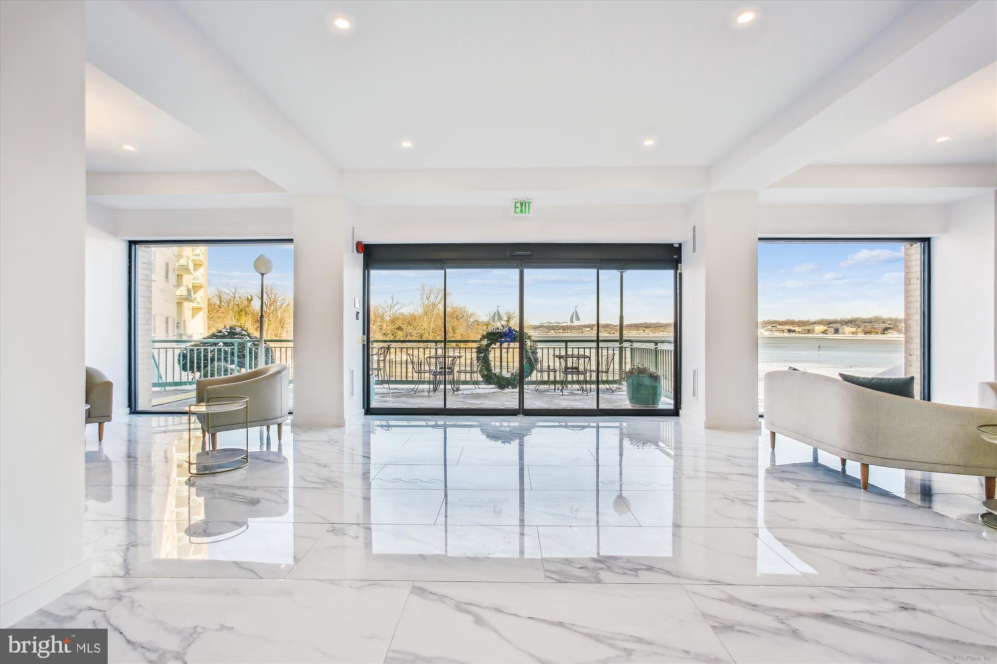 501 SLATERS LANE 212