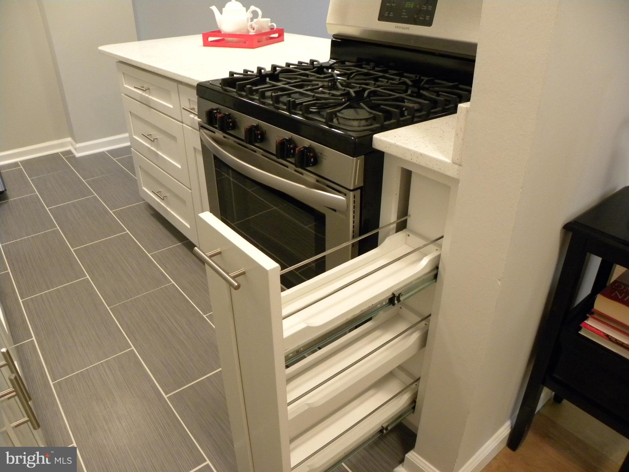 501 SLATERS LANE 212