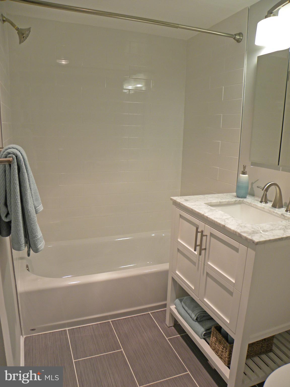 501 SLATERS LANE 212