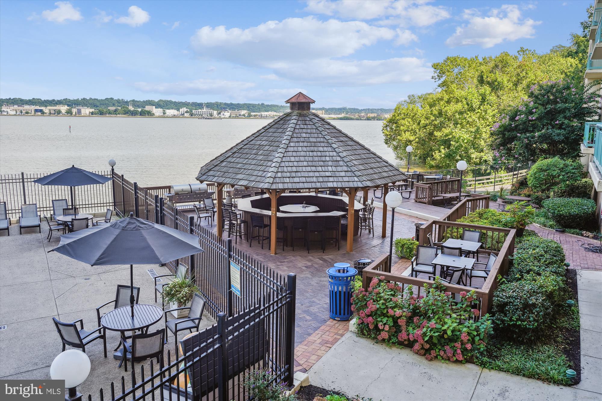 501 SLATERS LANE 212