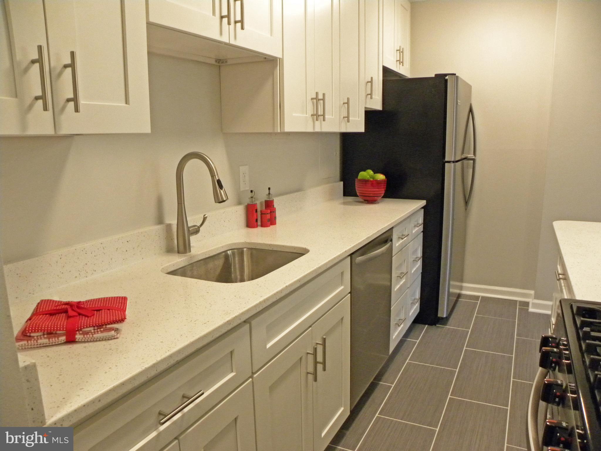 501 SLATERS LANE 212