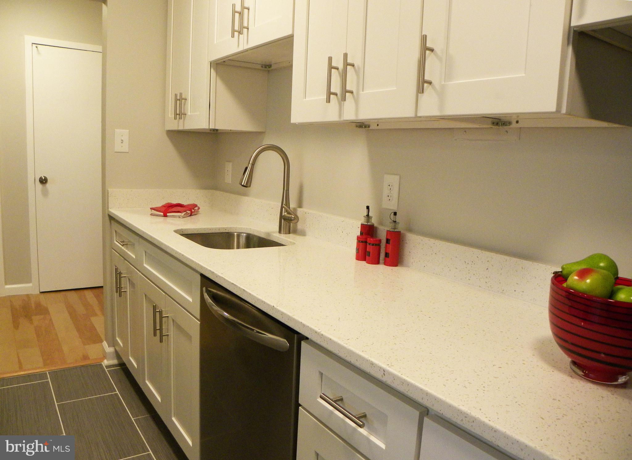 501 SLATERS LANE 212