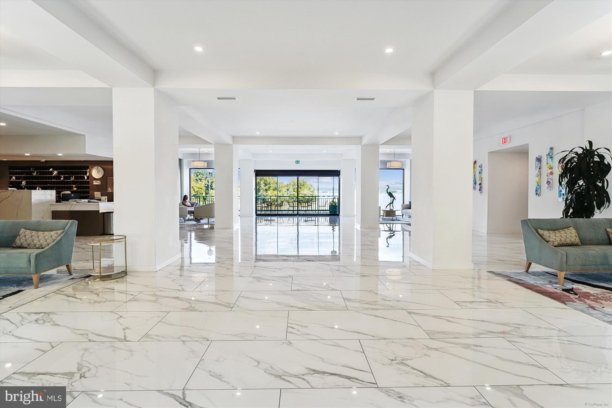 501 SLATERS LANE 212