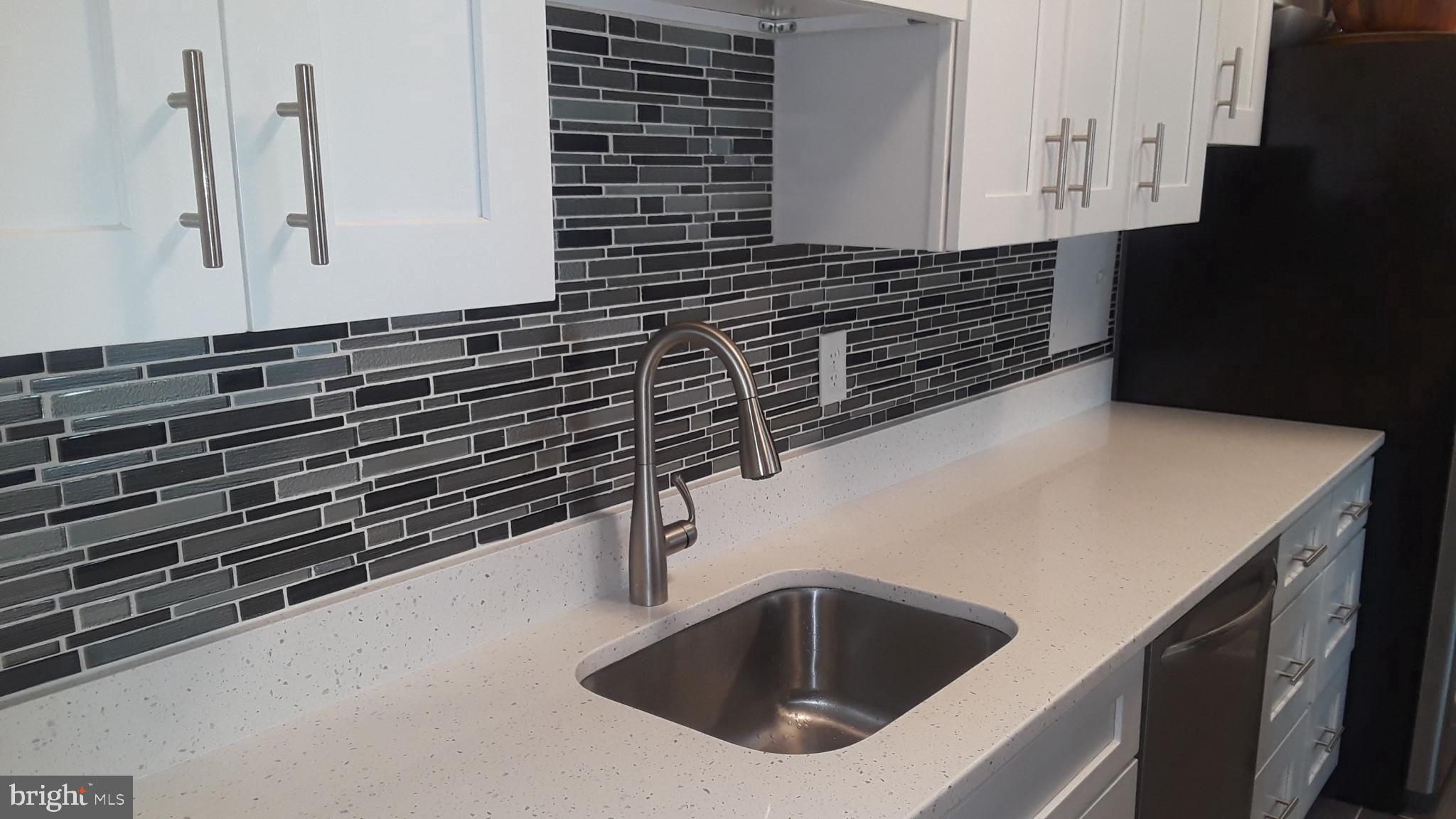 501 SLATERS LANE 212