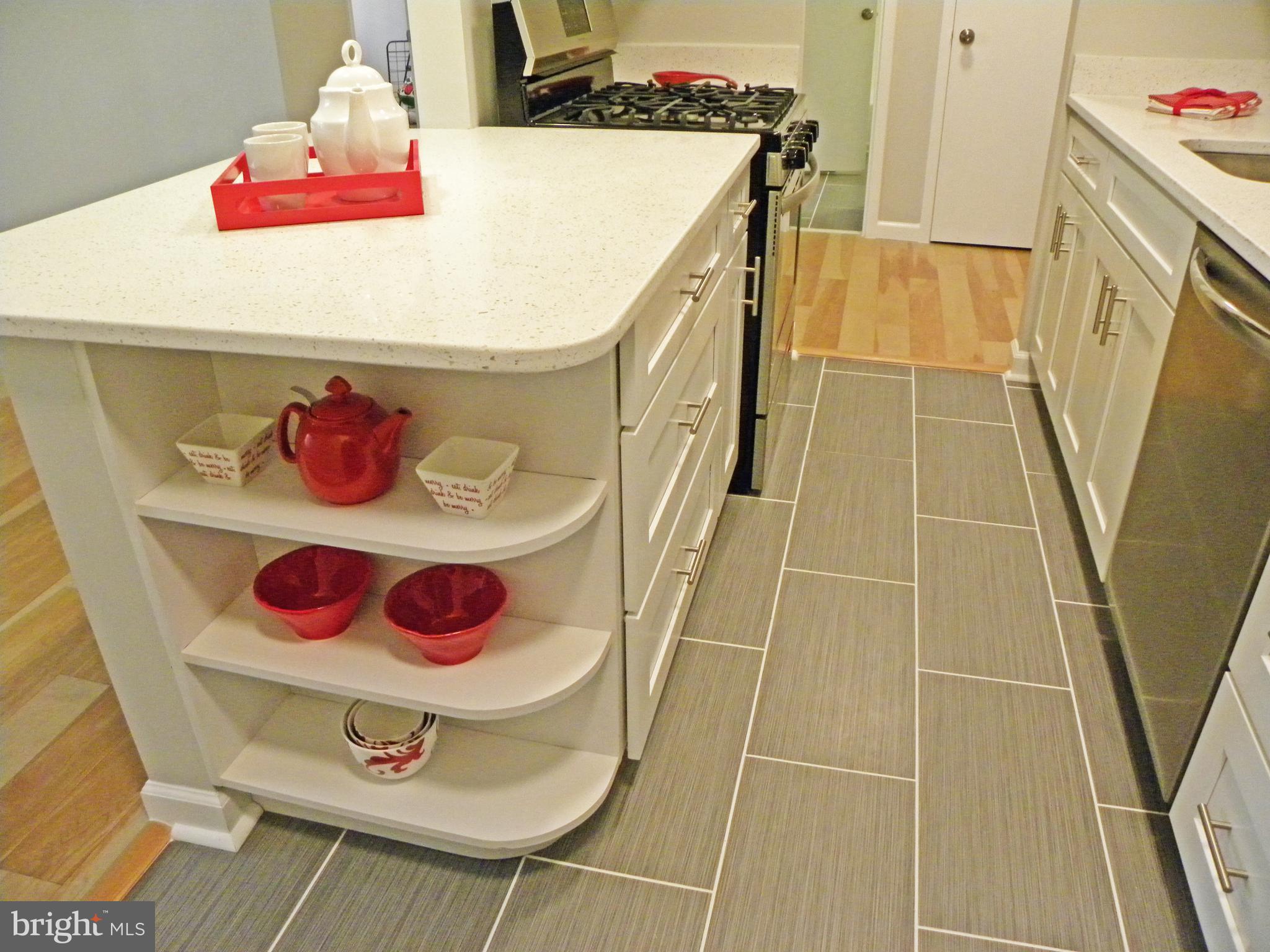 501 SLATERS LANE 212