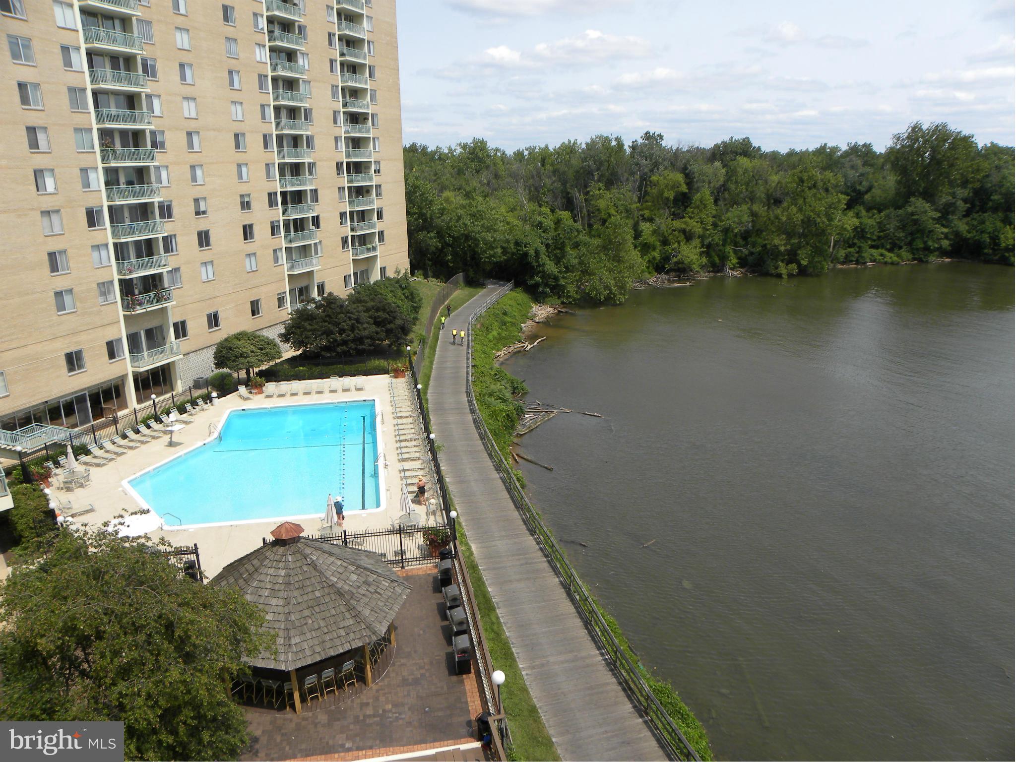 501 SLATERS LANE 212