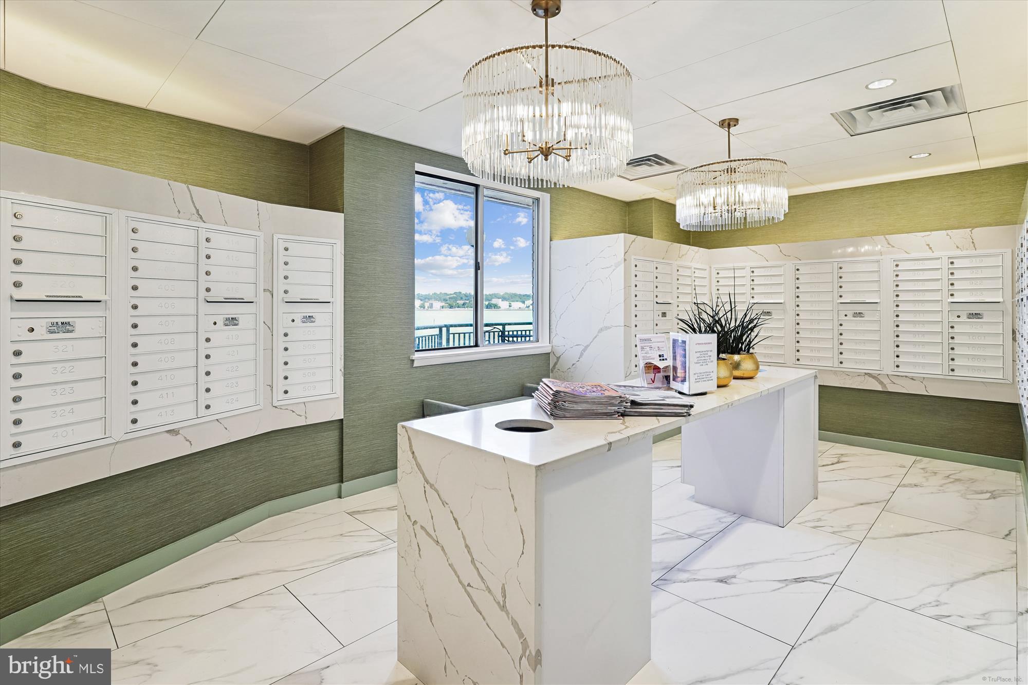 501 SLATERS LANE 212