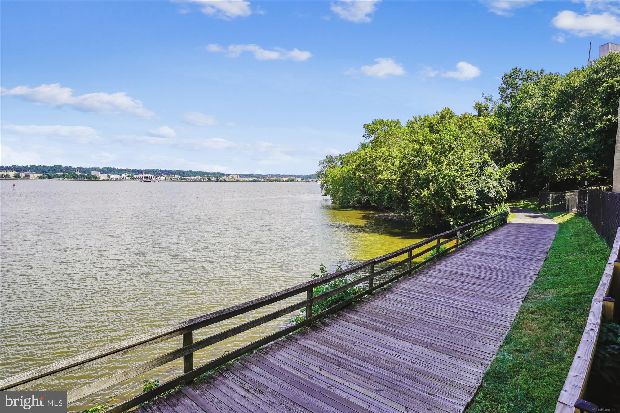 501 SLATERS LANE 212