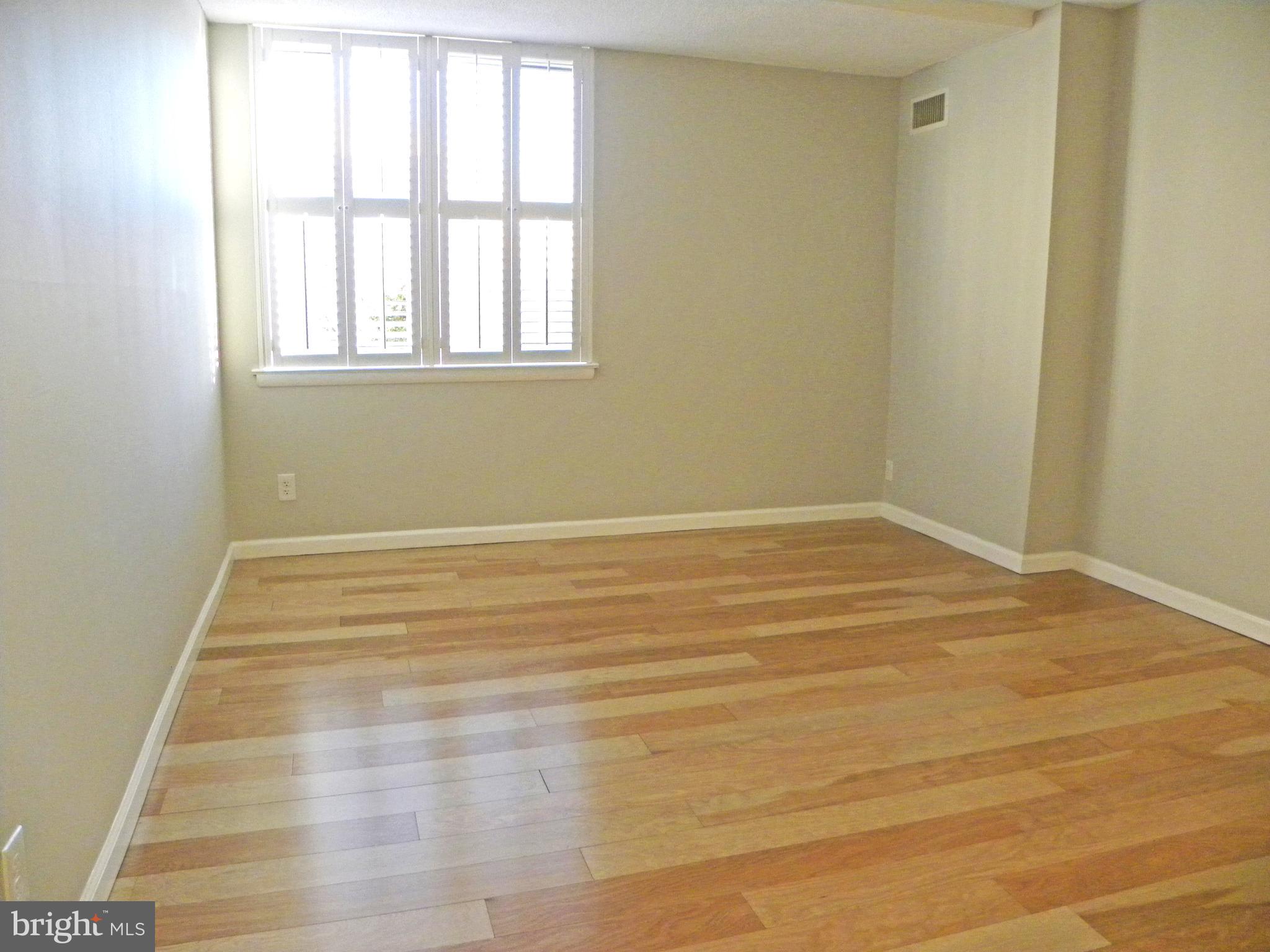 501 SLATERS LANE 212