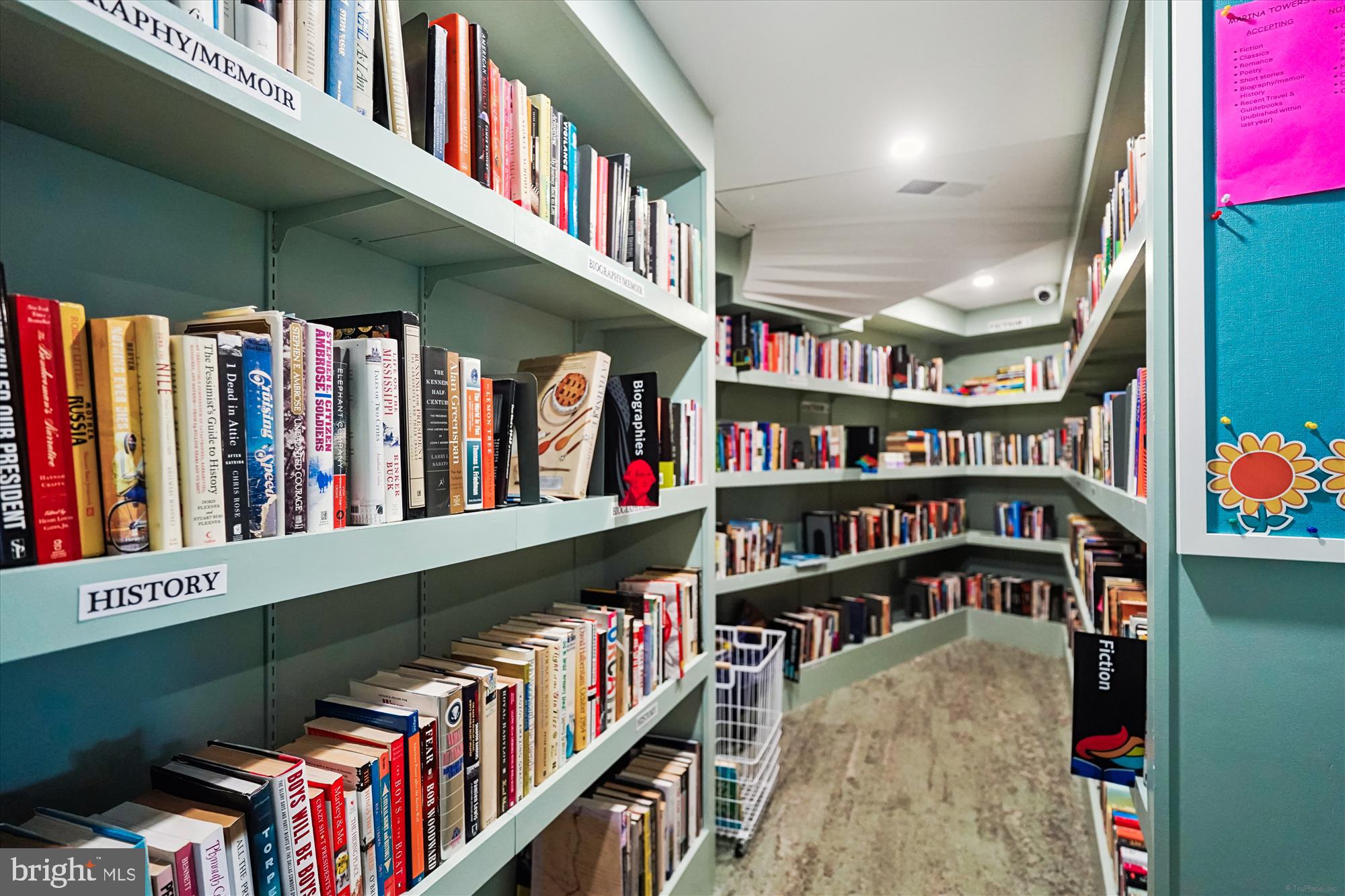 501 SLATERS LANE 212