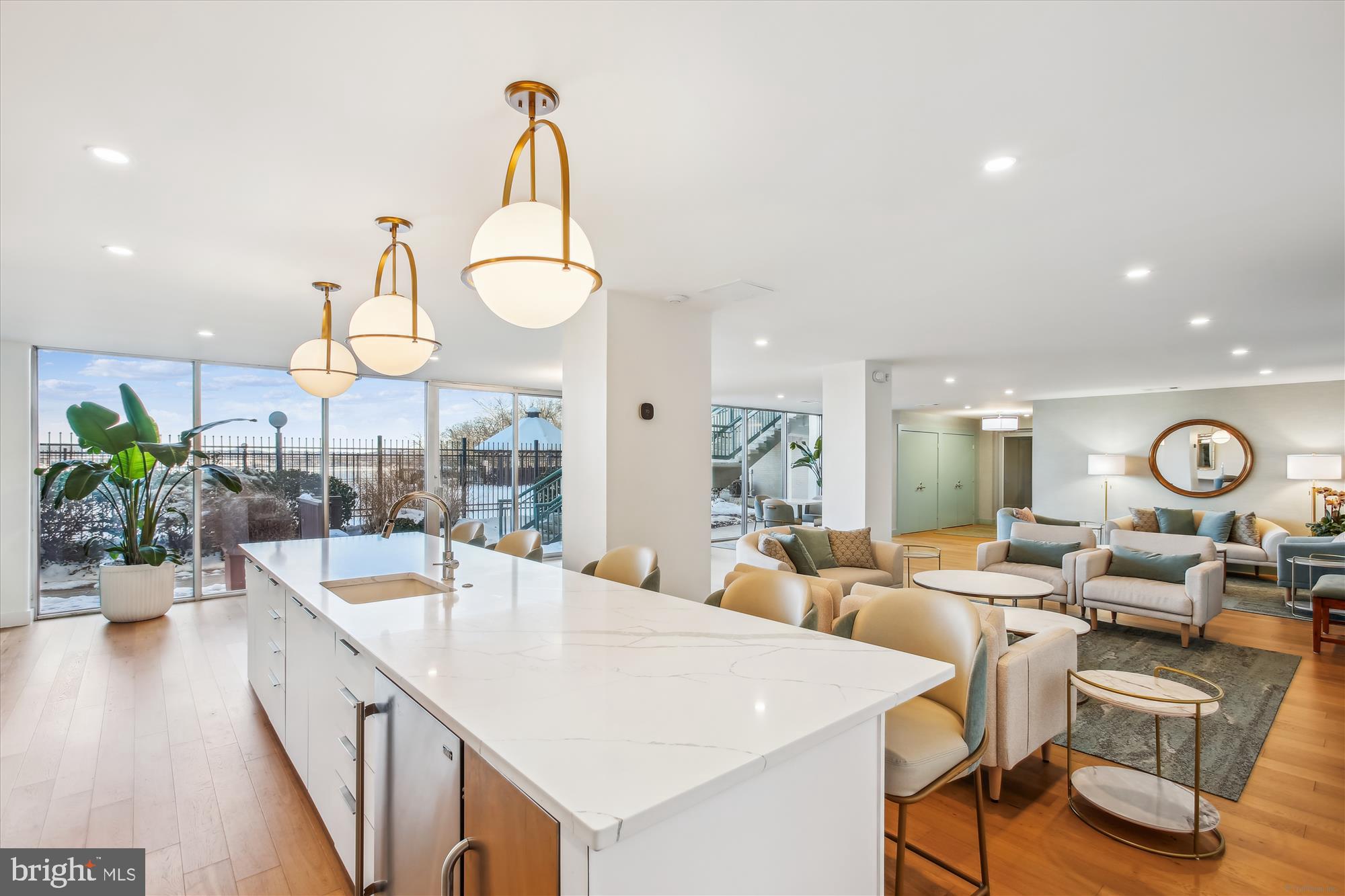 501 SLATERS LANE 212