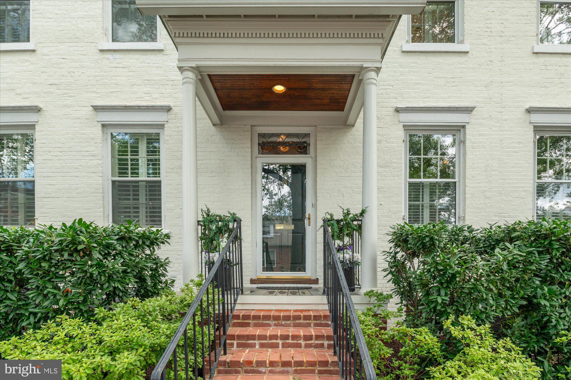 300 S COLUMBUS STREET