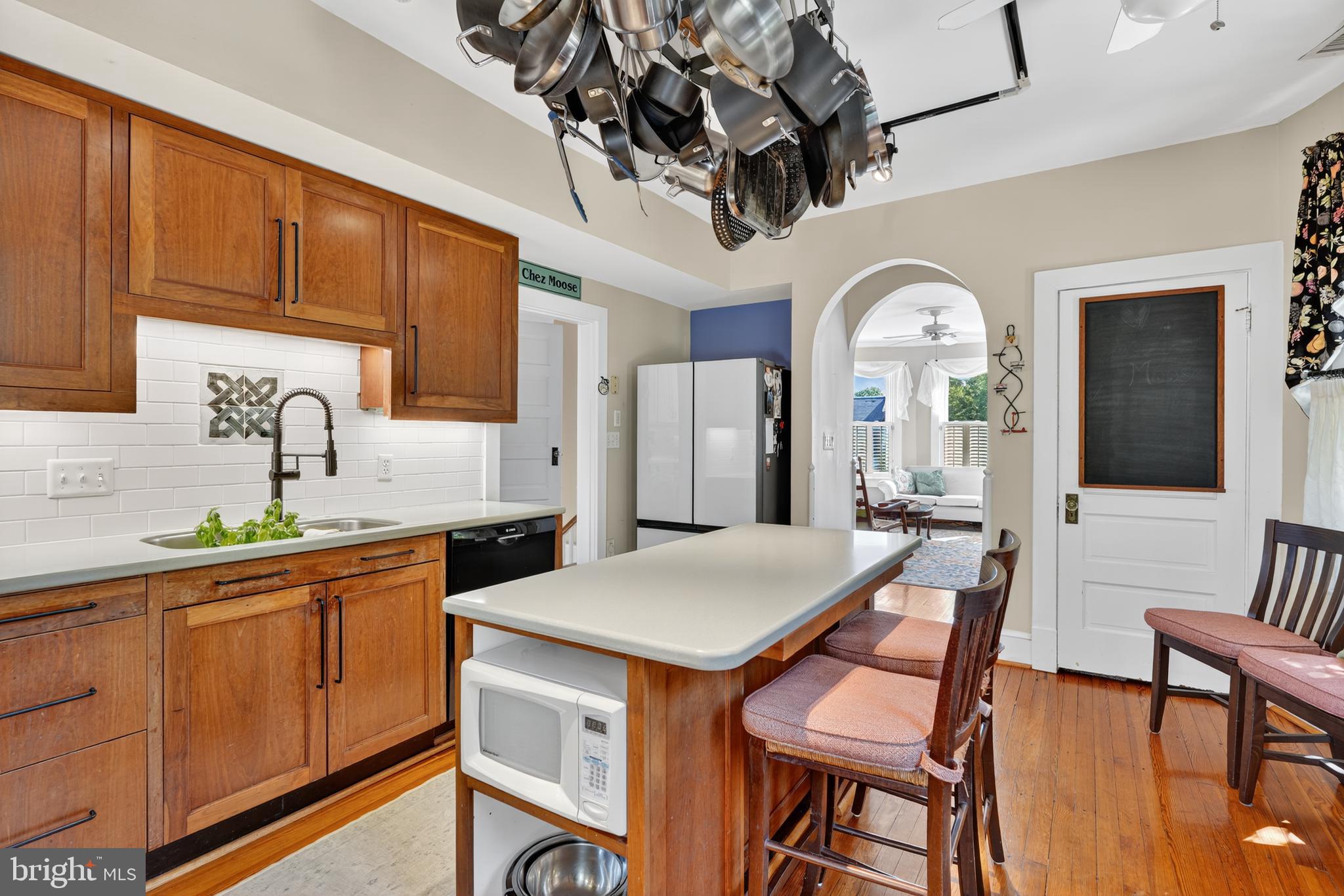 2100 MOUNT VERNON AVENUE