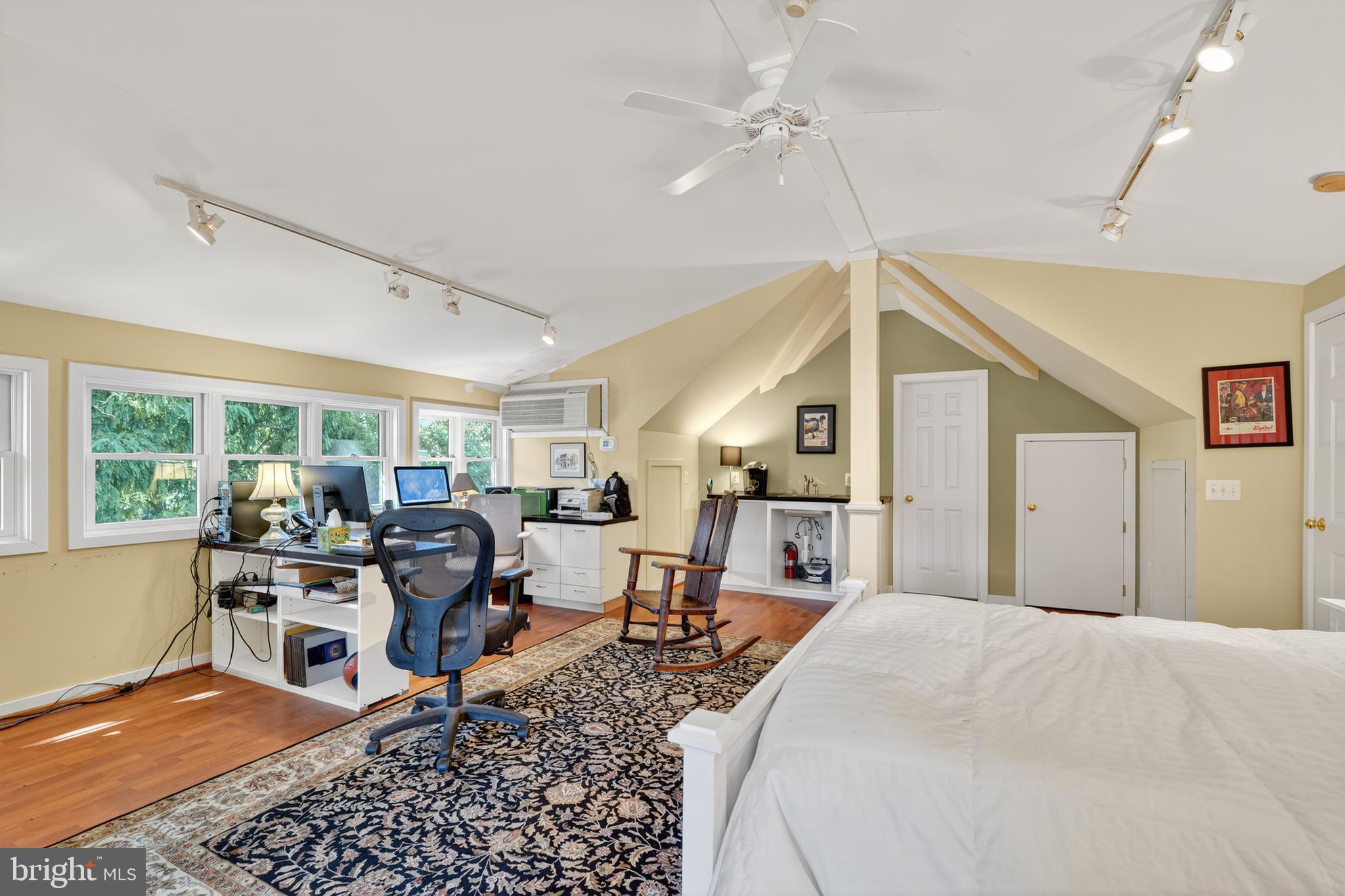 2100 MOUNT VERNON AVENUE