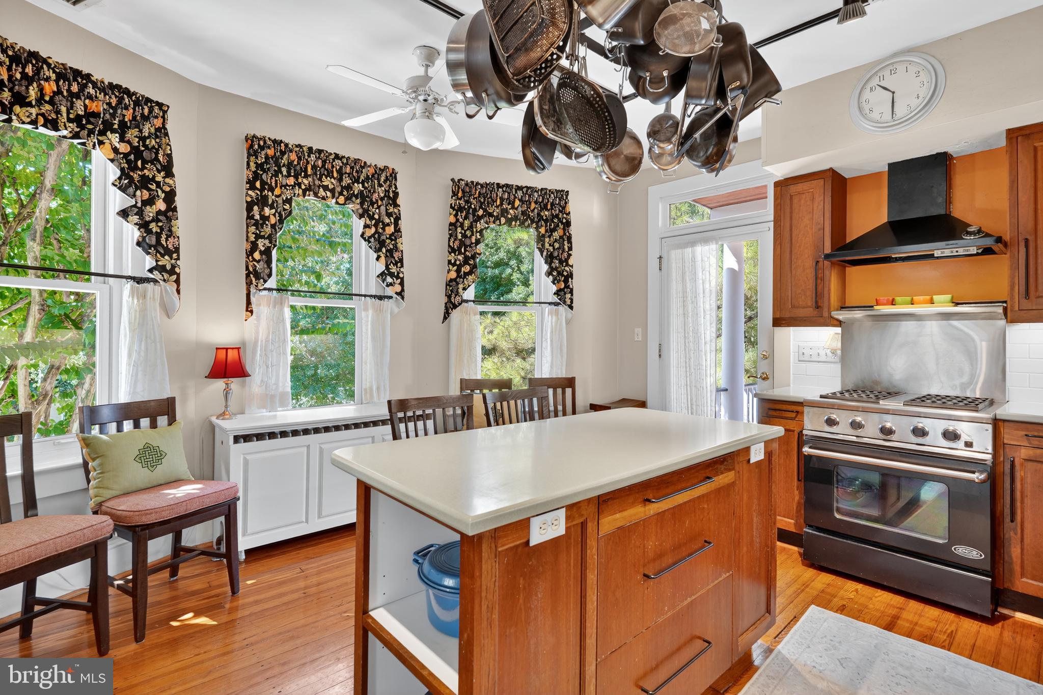 2100 MOUNT VERNON AVENUE