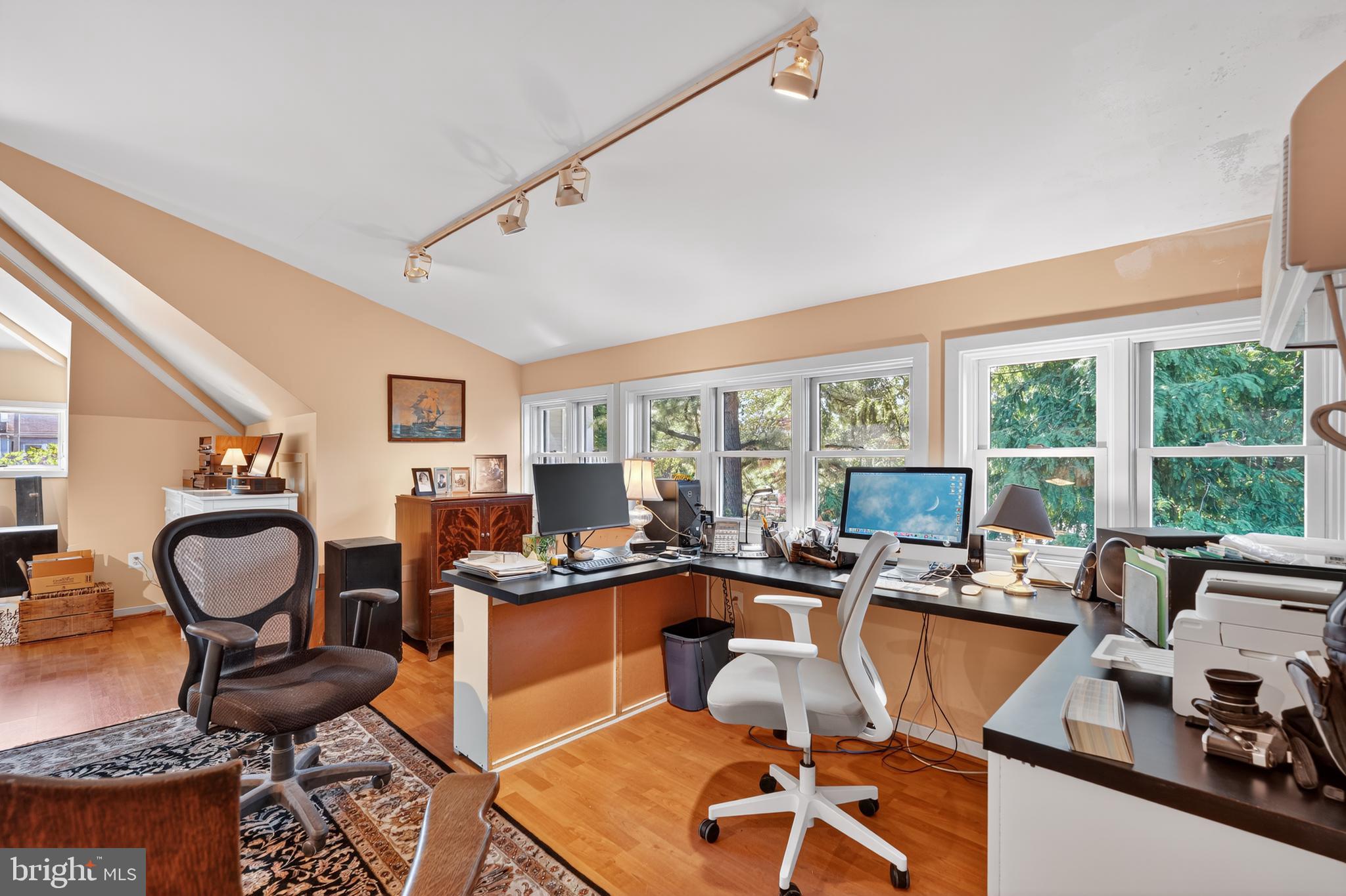 2100 MOUNT VERNON AVENUE