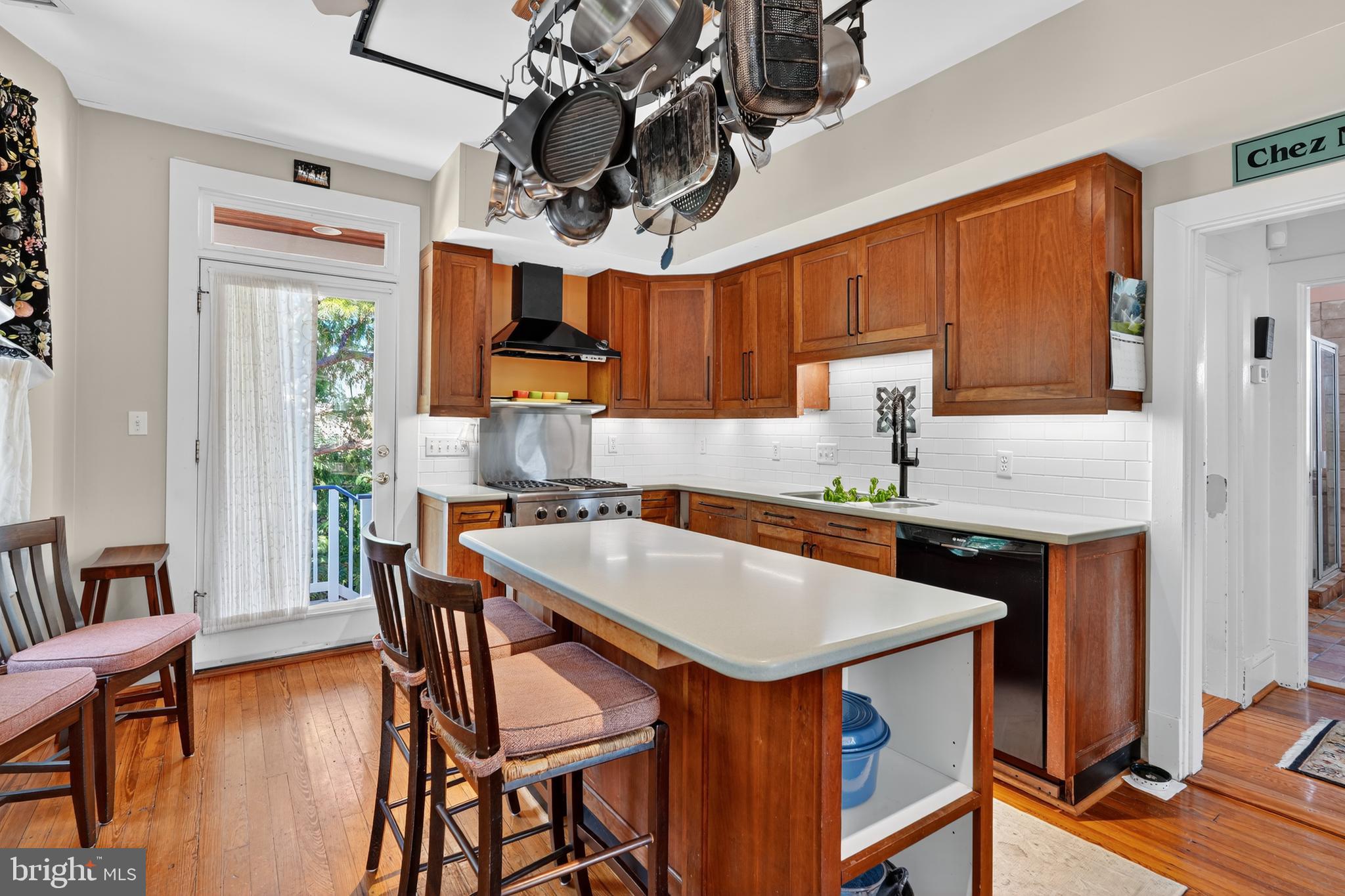 2100 MOUNT VERNON AVENUE