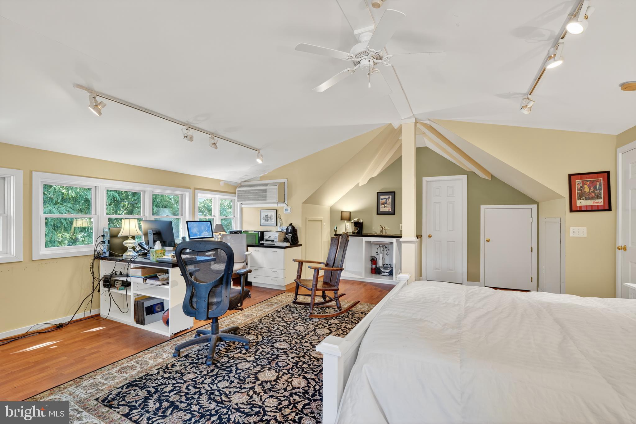 2100 MOUNT VERNON AVENUE