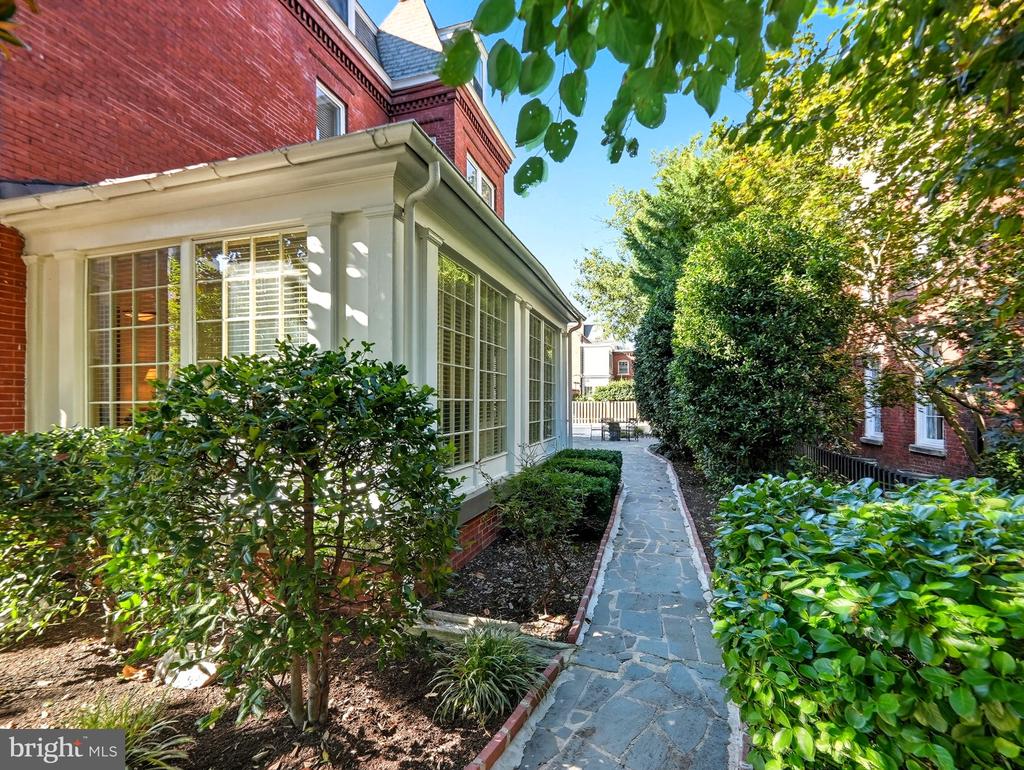 719 PRINCE STREET
