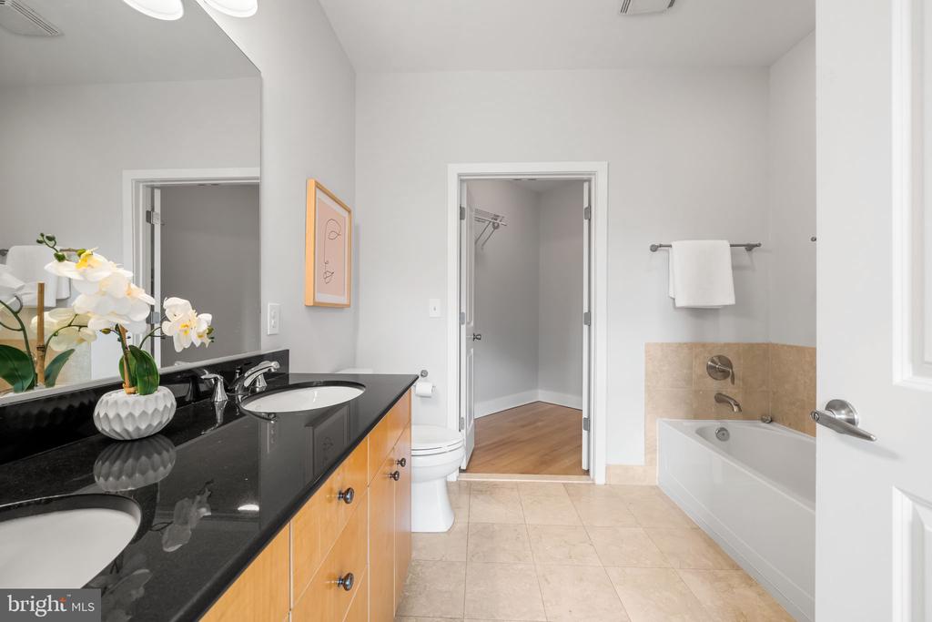 520 JOHN CARLYLE STREET 228