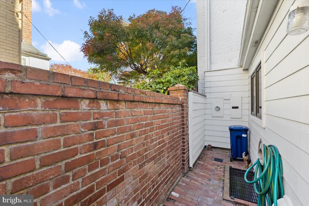 215 PRINCE STREET