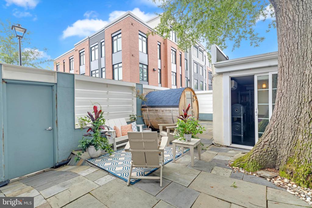 909 PENDLETON STREET