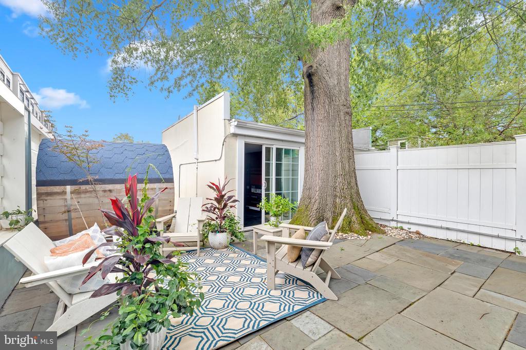 909 PENDLETON STREET