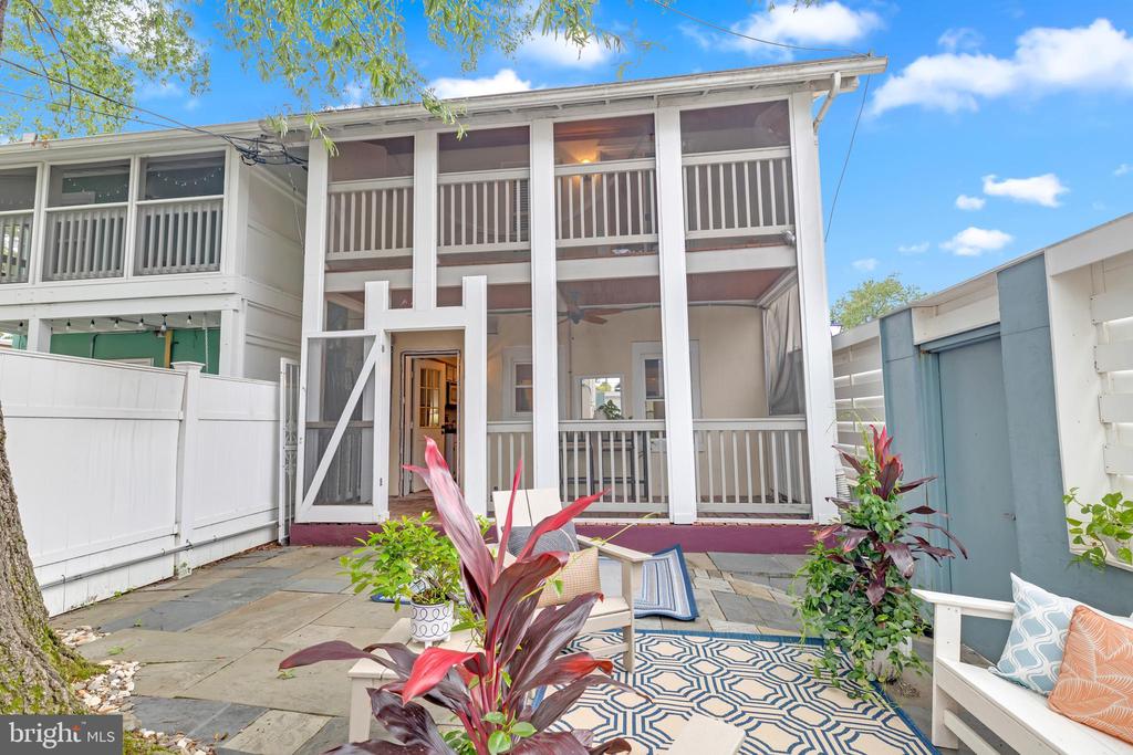 909 PENDLETON STREET