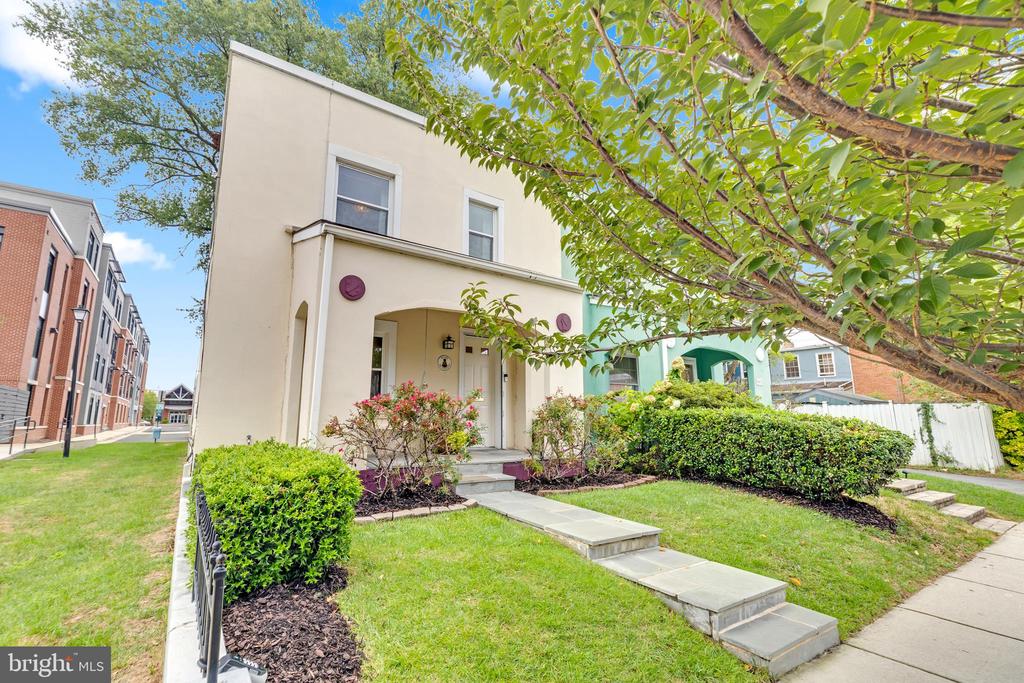 909 PENDLETON STREET