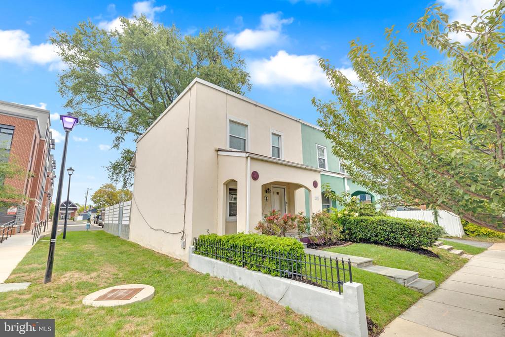 909 PENDLETON STREET
