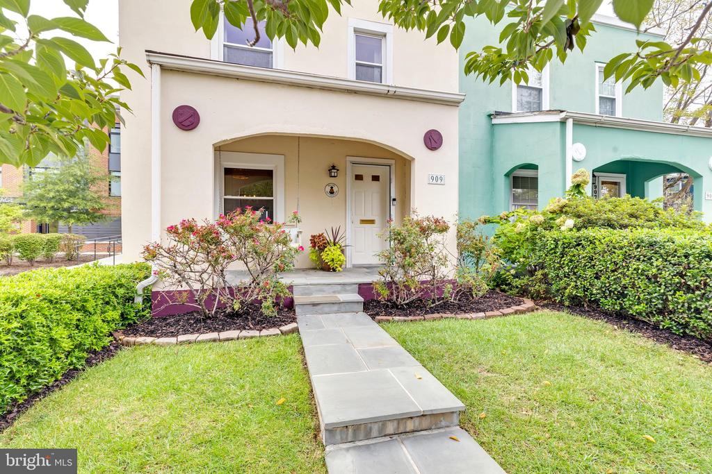 909 PENDLETON STREET