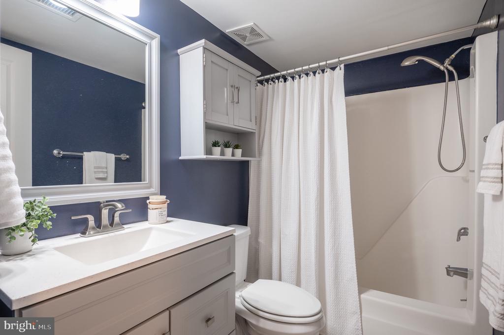 110 ROBERTS LANE 301