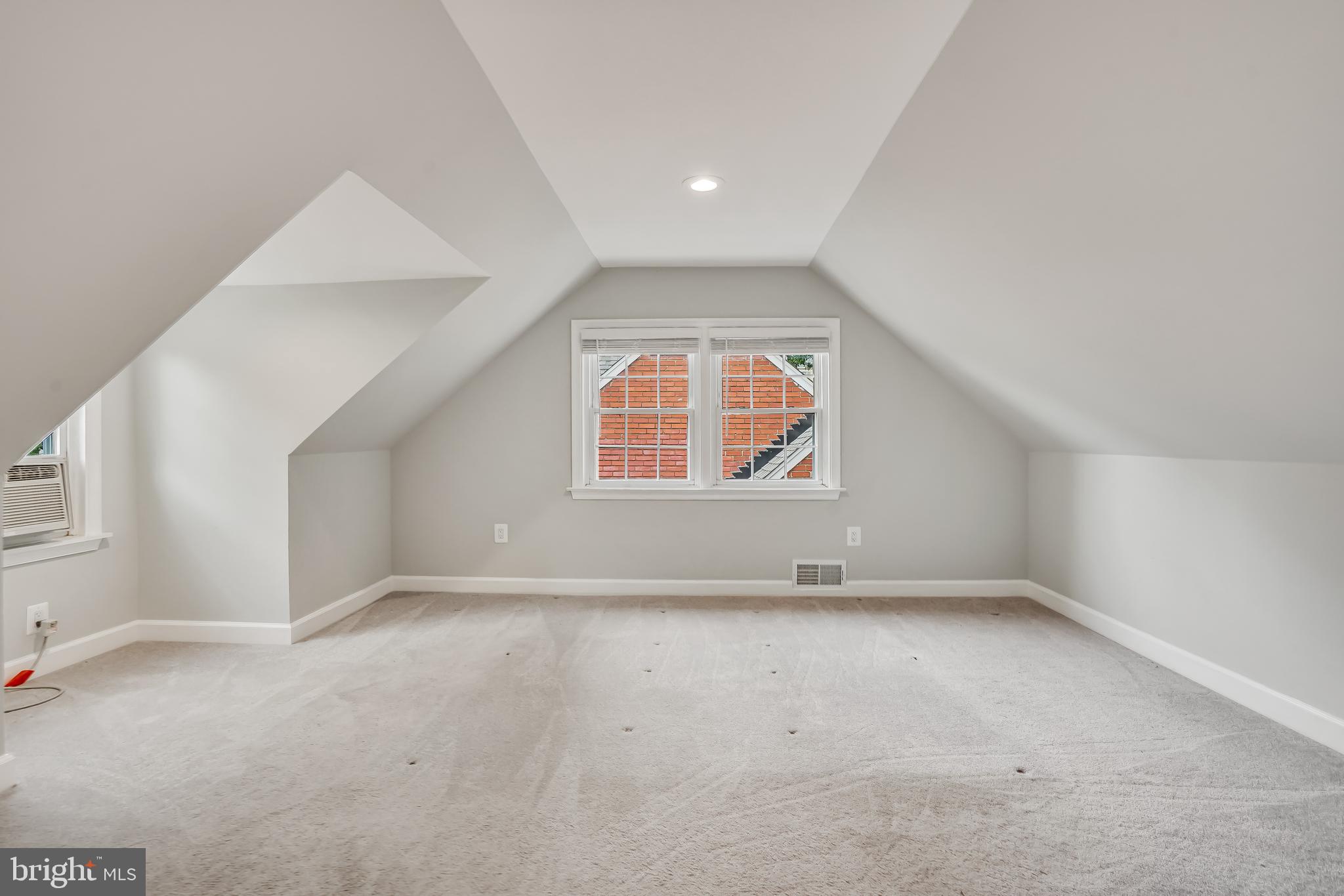 1605 W BRADDOCK ROAD